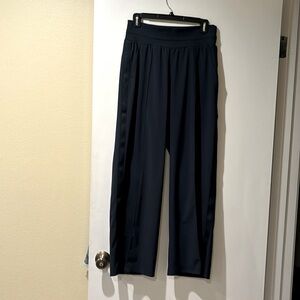 Athleta wide leg pants with tuxedo detail. Pull on, machine wash cold. 10P